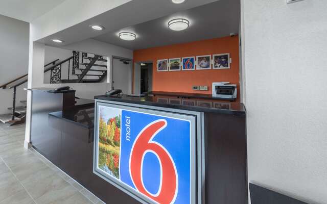 Motel 6 Warminster, PA