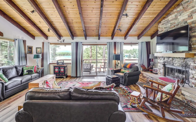 Monte Verde Lake Access & Views: Spacious Retreat!