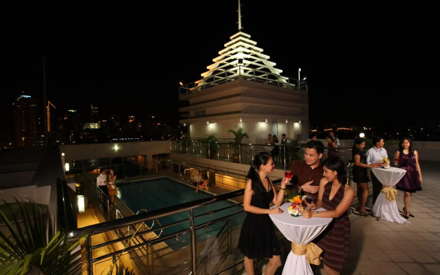 Herald Suites Solana