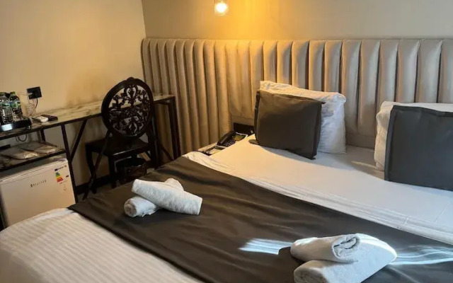 D Twins Airport Hotel