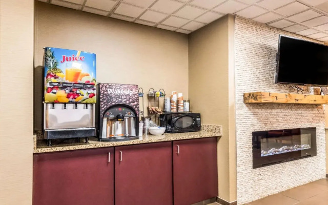 Comfort Inn & Suites Dayton Northwest - Englewood
