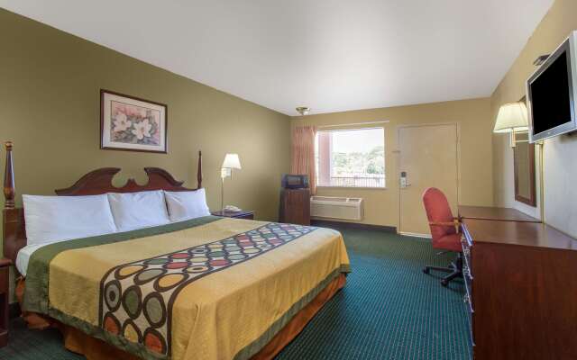 Super 8 by Wyndham Durham/University Area NC