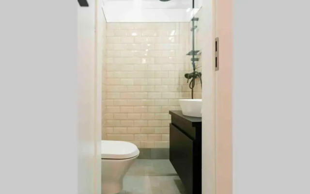 Sunny 2BR Flat-Top Location-Amazing Views