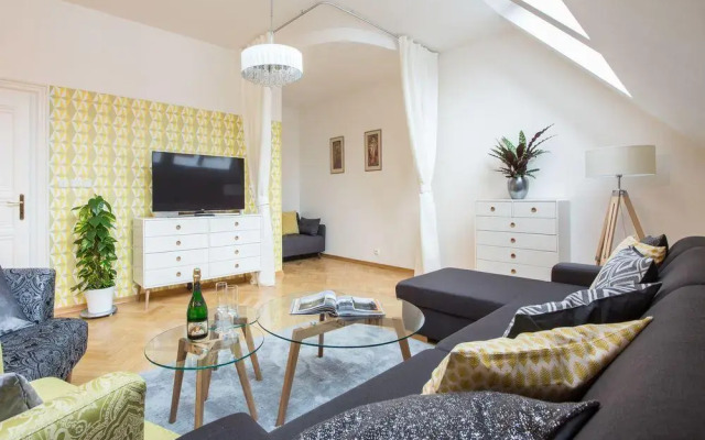 Decadent Art Deco Apartment in Old Town