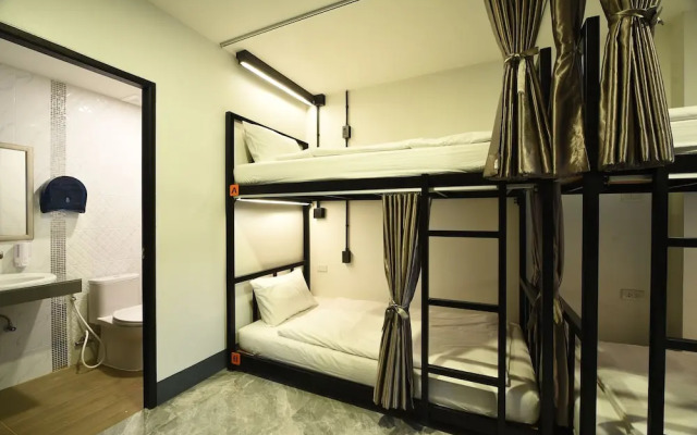 KOKO Hostel- Adults Only