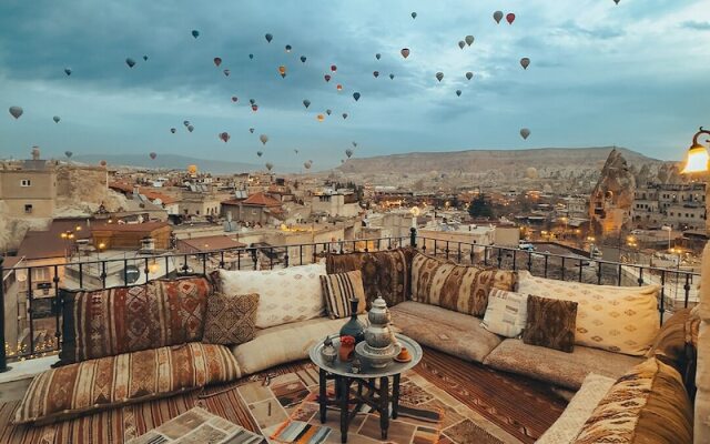 Zara Cave Hotel +10