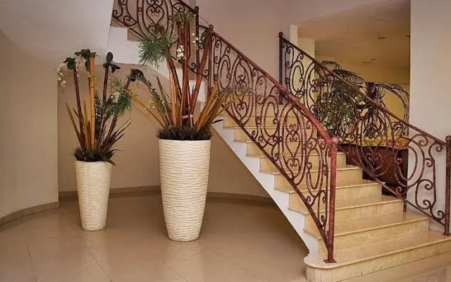 Astur Hotel y Suites