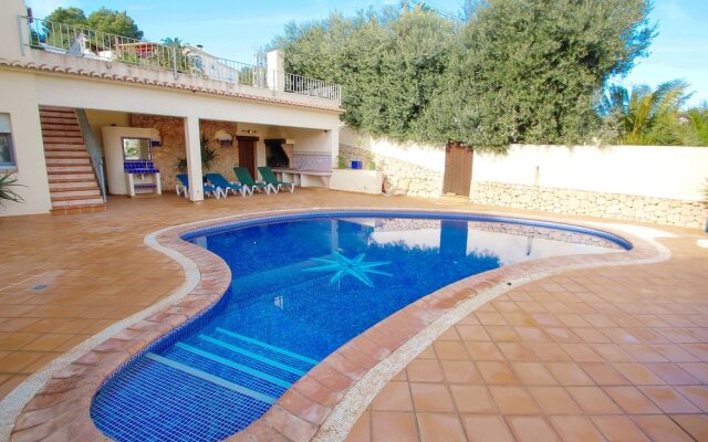 May - pretty holiday property with private pool in Benissa