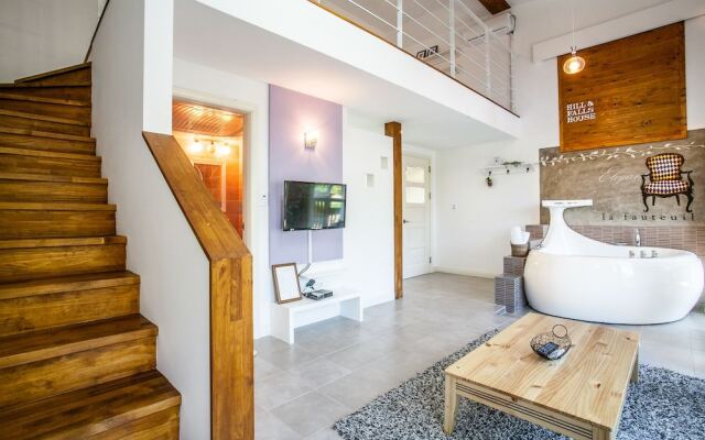 Hill & Falls House