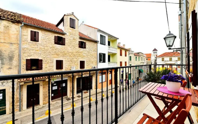 Sunny Bobica Apartments