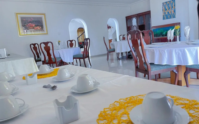 Kamsa Royal Guest House - Waterkloof Ridge