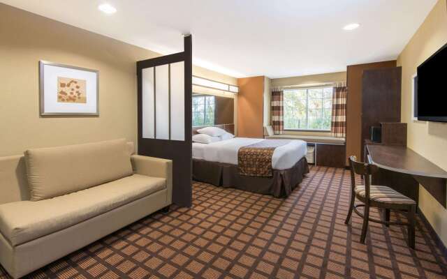 Microtel Inn & Suites by Wyndham North Canton