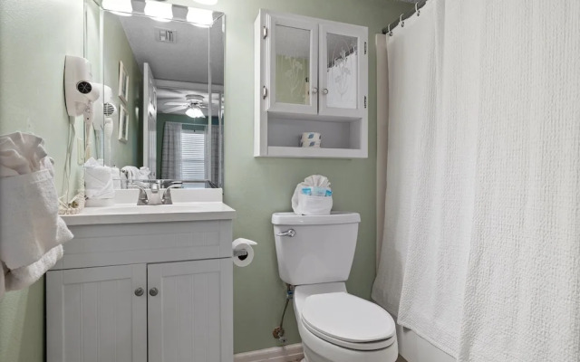 Pelican Beach 2008 1 Bedroom Condo