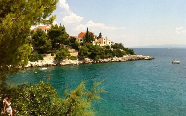 Delightful Apartment With Balcony and Sea View