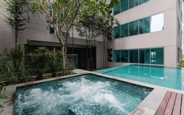 Mercu Summer Suites by JJ Cozy Homes