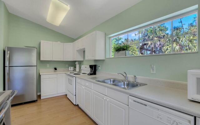 4BR Beach-Central Duplex by RedAwning