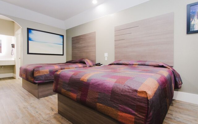 Palace Inn Hwy 6 North & Clay Rd