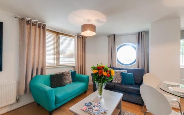 Base Serviced Apartments - The Docks