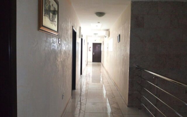 Danest Hotel And Suites
