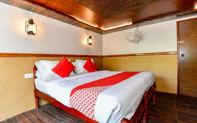 Oyo 24920 Indraprastha Royal Castle Sharing Houseboat