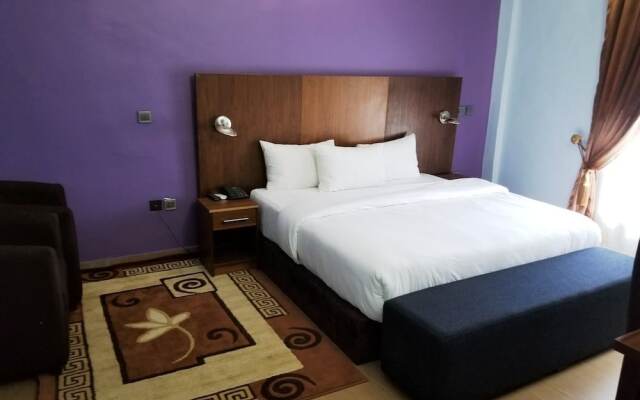 Nandas Hotel