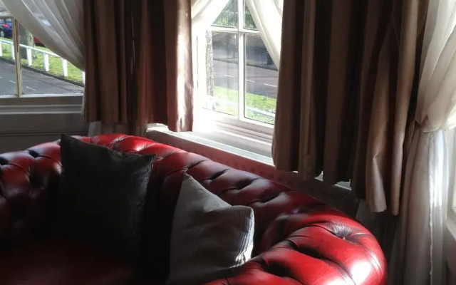 Sir William Fox Hotel