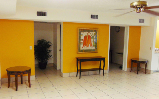 Days Inn & Suites by Wyndham Brewton