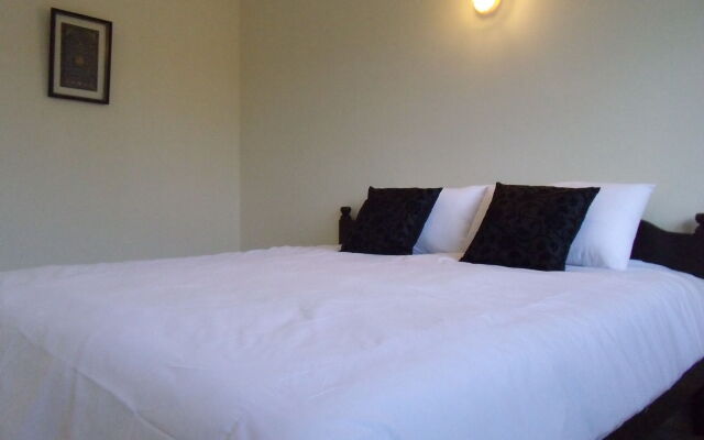 Albatross Guesthouse @ Thungwualaen Beach