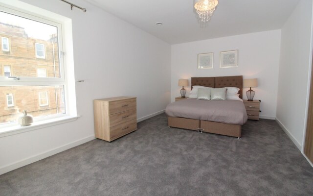 Brand New, Luxury Flat for 6 Near Arthur's Seat