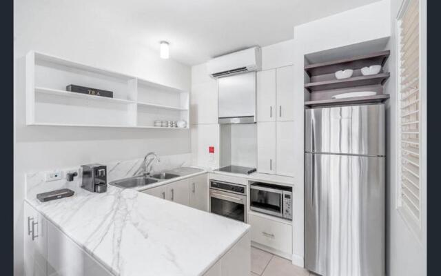 Beach Club Palm Cove 2 Bedroom Luxury Penthouse