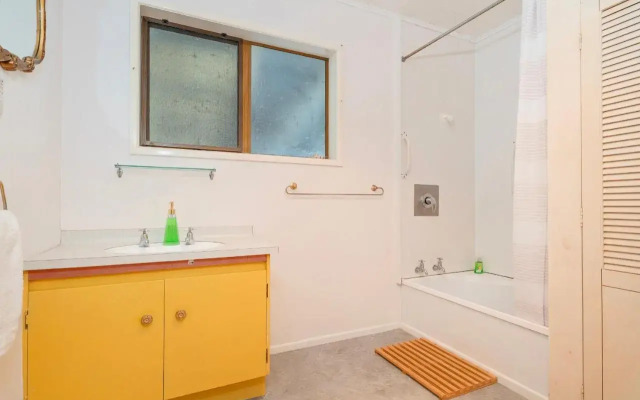 The Jandal House - Whitianga Holiday Home