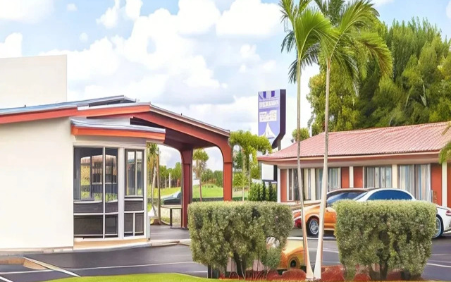 Econo Lodge Inn & Suites Florida City