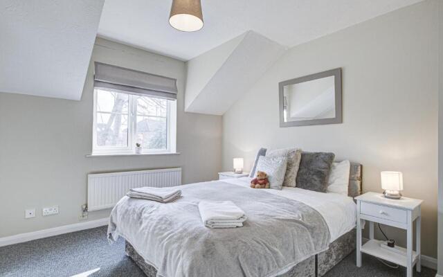 Windsor Burnham Ascot Haven Sleeps 4