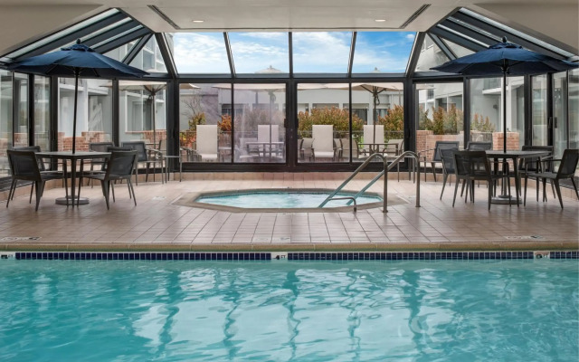 Courtyard Chicago Waukegan Gurnee