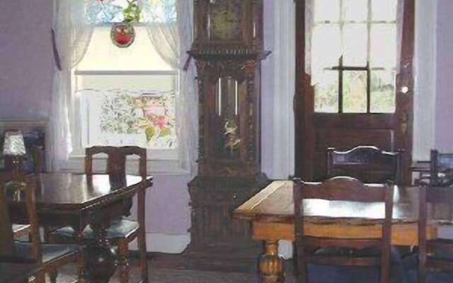 Robins Nest Bed & Breakfast