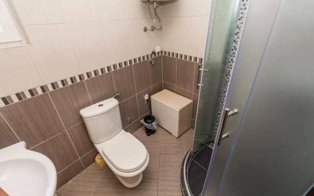 Amazing Apartment in Povljana With 2 Bedrooms
