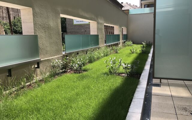 Corvin Rose Apartment Hotel