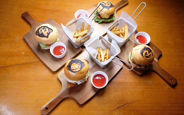 Mad Monkey Dumaguete