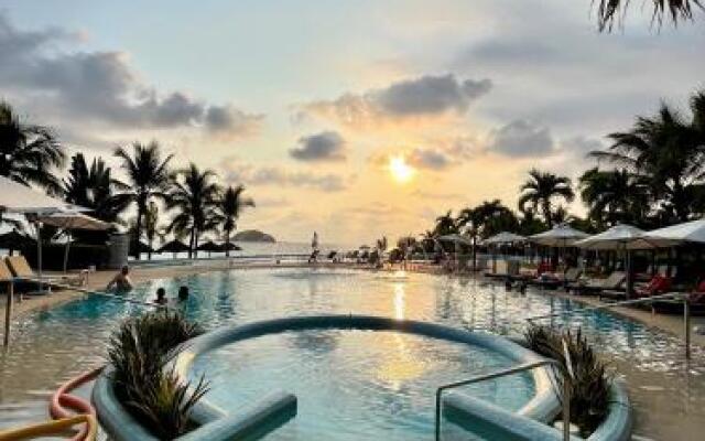 Bay View Grand Marina Condo 1004s