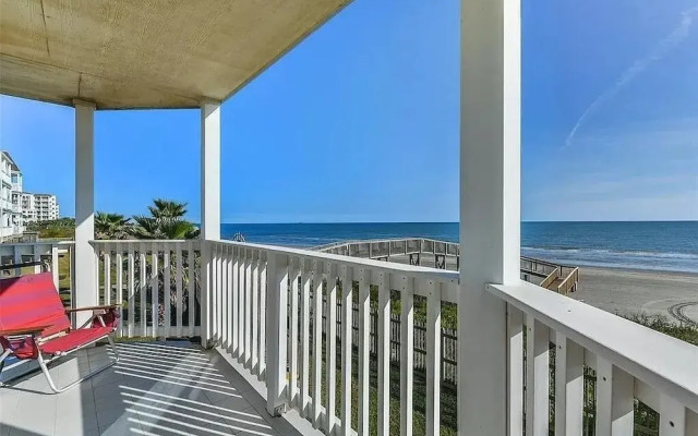 Seascape 1111 2 Bedroom Condo by RedAwning