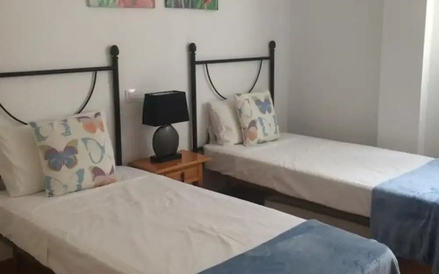 Seaview Balcony - 3 Bedroom Apartment Sleeps 6