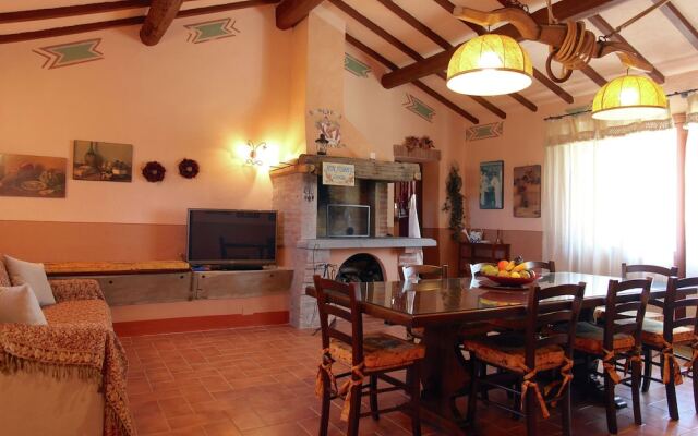Tasteful Apartment in Roselle Terme With Fenced Garden
