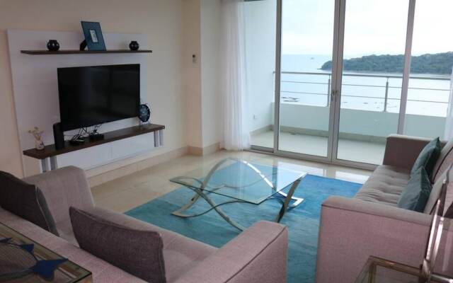 08A Stunning Rooftop Pool 360 Views of Sea & Canal