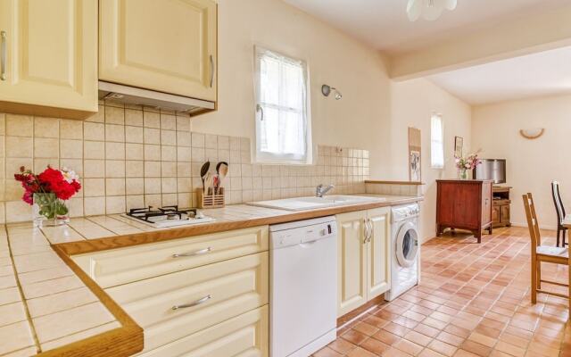 Secluded Holiday Home in Rustrel With Swimming Pool