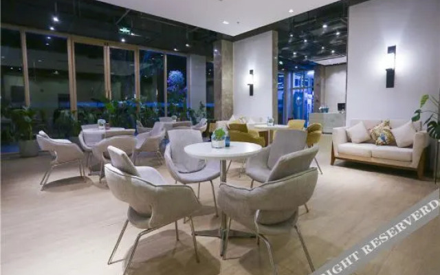 Yuejia Holiday Hotel (Yalong Bay Hehong Holiday Sunshine Branch)