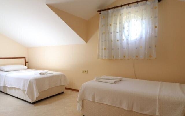 Villa RN4C by JoyLettings