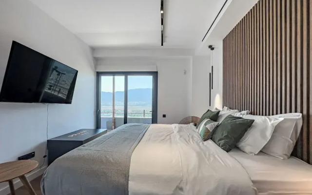 Phaedrus Living Apollo Skyview Penthouse