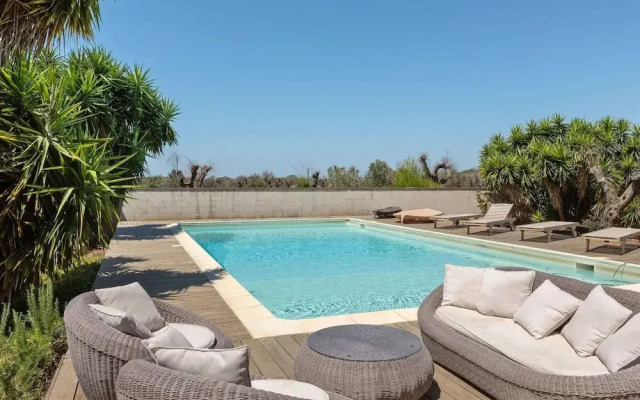 Belvilla by OYO Pool Villa Torre San Giovanni