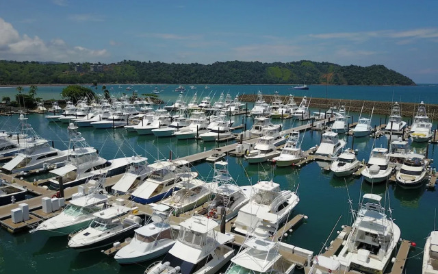 CR Luxury Los Sueños Condos