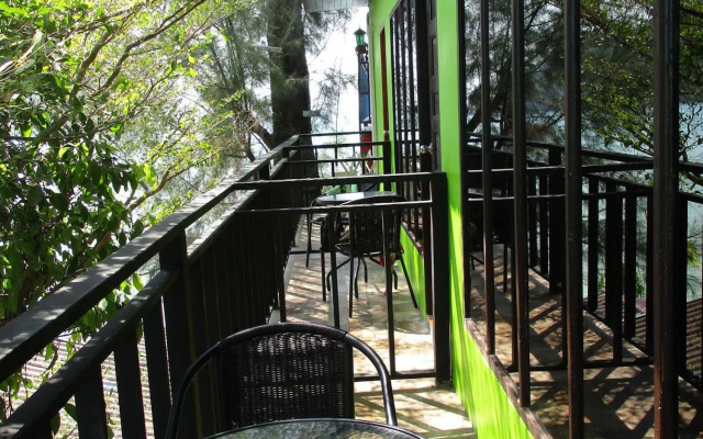 Phi Phi Green House